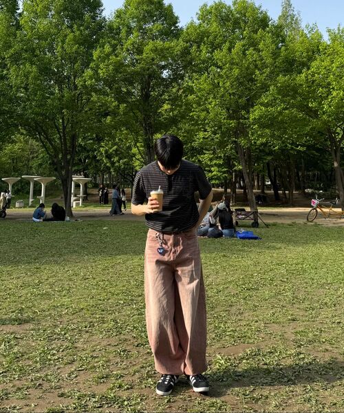 NOT4NERD(ノットフォーナード)の「Extra Wide Balloon Pants - Pink(デニムパンツ・レディース・その他・LARGE/MEDIUM/X-LARGE/SMALL)」の3枚目の写真