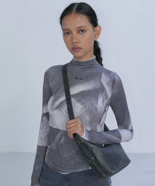 EN OR(エンオール)の「LOGO HALF NECK JERSEY TOP - DARK GREY(Tシャツ/カットソー・レディース・その他・SMALL/MEDIUM)」の4枚目の写真