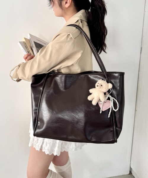 Loueme(ルエム)の「【A4サイズ対応】PUレザートートバッグ(ショルダーバッグ・レディース・ブラック/ブラウン/オフホワイト・FREE)」の3枚目の写真