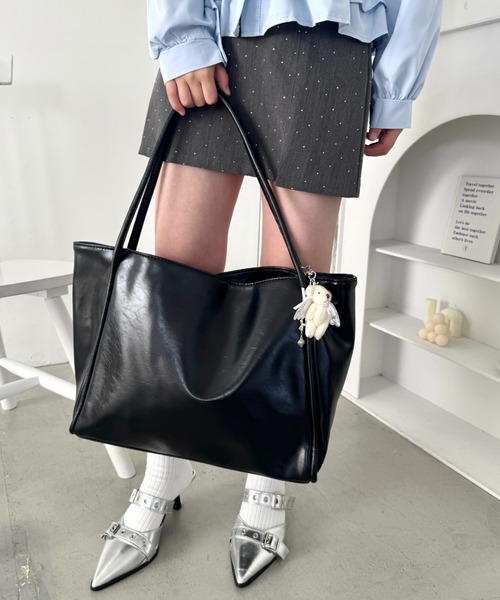 Loueme(ルエム)の「【A4サイズ対応】PUレザートートバッグ(ショルダーバッグ・レディース・ブラック/ブラウン/オフホワイト・FREE)」の6枚目の写真