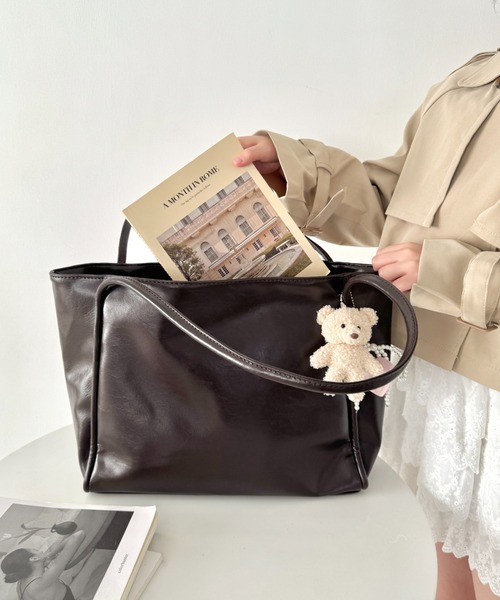 Loueme(ルエム)の「【A4サイズ対応】PUレザートートバッグ(ショルダーバッグ・レディース・ブラック/ブラウン/オフホワイト・FREE)」の16枚目の写真