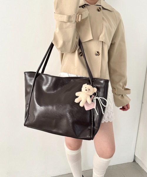 Loueme(ルエム)の「【A4サイズ対応】PUレザートートバッグ(ショルダーバッグ・レディース・ブラック/ブラウン/オフホワイト・FREE)」の15枚目の写真