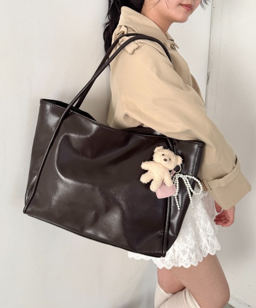 Loueme(ルエム)の「【A4サイズ対応】PUレザートートバッグ(ショルダーバッグ・レディース・ブラック/ブラウン/オフホワイト・FREE)」の18枚目の写真