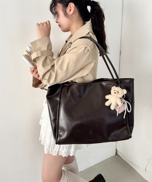 Loueme(ルエム)の「【A4サイズ対応】PUレザートートバッグ(ショルダーバッグ・レディース・ブラック/ブラウン/オフホワイト・FREE)」の17枚目の写真