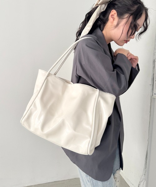 Loueme(ルエム)の「【A4サイズ対応】PUレザートートバッグ(ショルダーバッグ・レディース・ブラック/ブラウン/オフホワイト・FREE)」の11枚目の写真