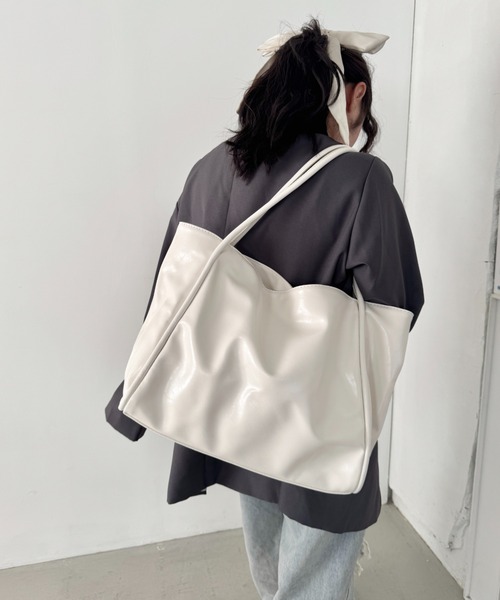 Loueme(ルエム)の「【A4サイズ対応】PUレザートートバッグ(ショルダーバッグ・レディース・ブラック/ブラウン/オフホワイト・FREE)」の9枚目の写真