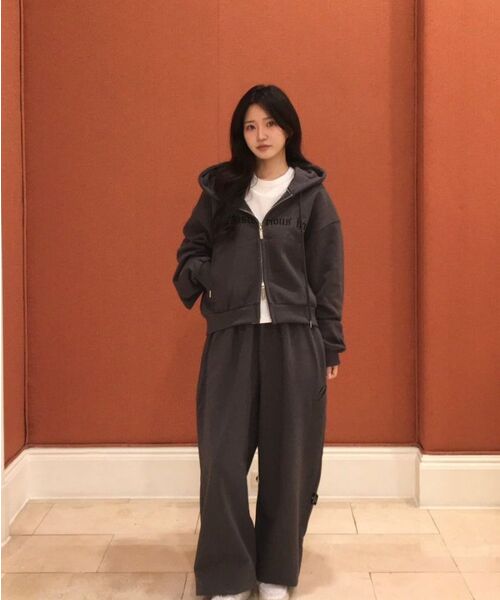 THE MYSTERIOUS HOTEL（ザミステリアスホテル）の「TMH ORIGIN HOODED ZIP-UP [2 Color]（パーカー・レディース・ブラック/チャコールグレー・FREE）」の9枚目の写真