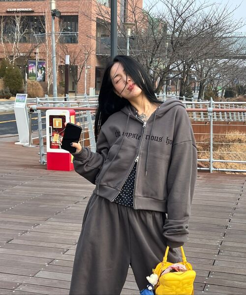 THE MYSTERIOUS HOTEL（ザミステリアスホテル）の「TMH ORIGIN HOODED ZIP-UP [2 Color]（パーカー・レディース・ブラック/チャコールグレー・FREE）」の6枚目の写真