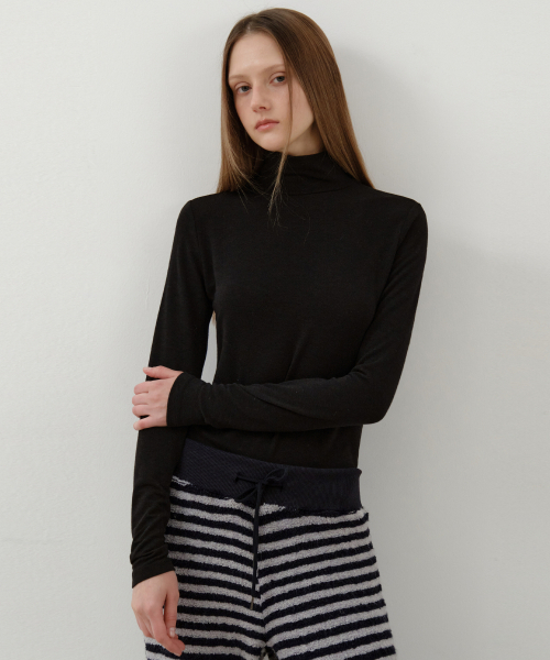 WEDNESDAYOASISFORWOMEN（ウェンズデー オアシス フォー ウーマン）の「ネスティベーシックタートルネック長袖Tシャツ_4COLOR (W25-TP50)（Tシャツ/カットソー・レディース・ライトグレー/ブラック/ダークブラウン/アイボリー・OS）」の7枚目の写真