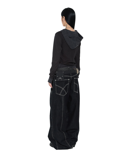 AAKAM（アーカム）の「Knee Pin-Tuck Stitched Denim Pants (Black)（デニムパンツ・レディース・その他・1/2）」の6枚目の写真