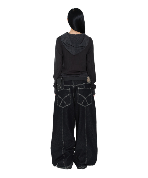 AAKAM（アーカム）の「Knee Pin-Tuck Stitched Denim Pants (Black)（デニムパンツ・レディース・その他・1/2）」の7枚目の写真