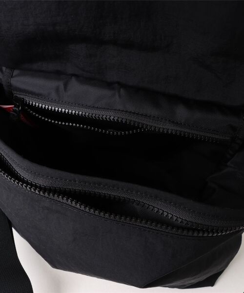 Manhattan Portage BLACK LABEL（マンハッタンポーテージ　ブラックレーベル）の「STANDARD MESSENGER BAG(XS) MGNT NYLON TUSSAH（メッセンジャーバッグ・メンズ・ブラック/ブラウン/ベージュ・X-SMALL）」の18枚目の写真