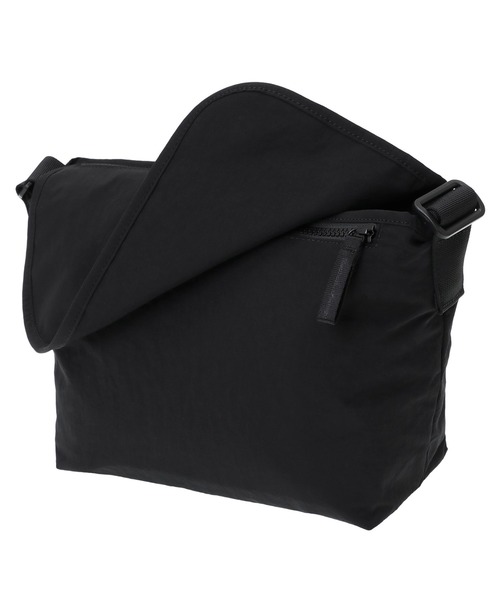 Manhattan Portage BLACK LABEL（マンハッタンポーテージ　ブラックレーベル）の「STANDARD MESSENGER BAG(XS) MGNT NYLON TUSSAH（メッセンジャーバッグ・メンズ・ブラック/ブラウン/ベージュ・X-SMALL）」の13枚目の写真