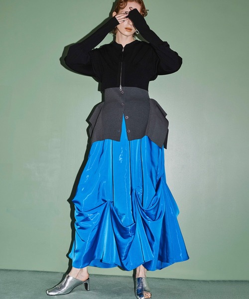 OMMO(オーエムエムオー)の「UP TUCK VOLUME SK(スカート・レディース・ブラック/カーキ/ブルー・36/38)」の3枚目の写真