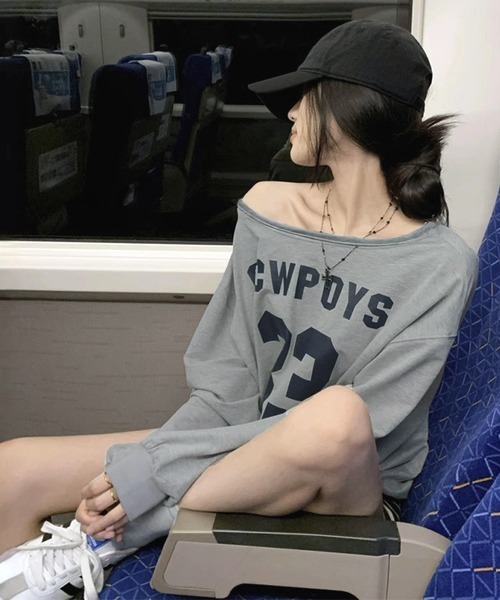 NANEA(ナネア)の「ワンショルダーナンバーロゴプリントトップス(Tシャツ/カットソー・レディース・グレー/ネイビー・LARGE/MEDIUM)」の5枚目の写真