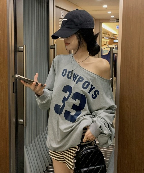 NANEA(ナネア)の「ワンショルダーナンバーロゴプリントトップス(Tシャツ/カットソー・レディース・グレー/ネイビー・LARGE/MEDIUM)」の3枚目の写真