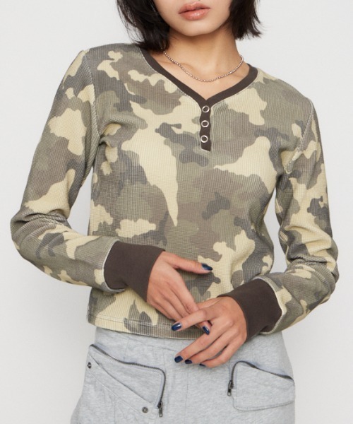 LAGUA GEM(ラグアジェム)の「CAMOUFLAGE CUT トップス(Tシャツ/カットソー・レディース・グレー/カーキ・FREE)」の2枚目の写真