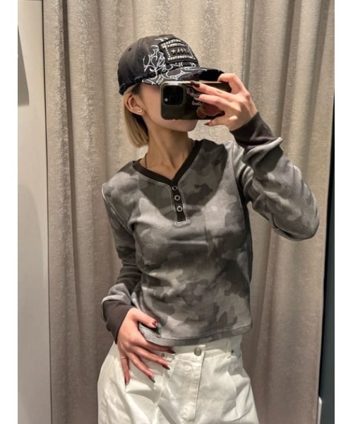 LAGUA GEM(ラグアジェム)の「CAMOUFLAGE CUT トップス(Tシャツ/カットソー・レディース・グレー/カーキ・FREE)」の19枚目の写真