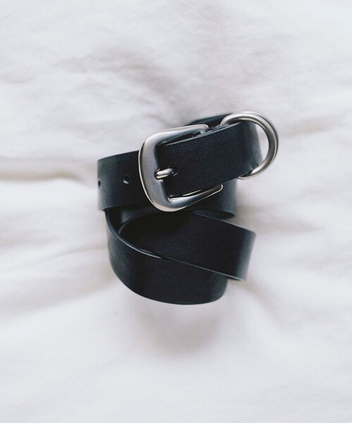 ADAM ET ROPE'（アダムエロペ）の「【サステナブル】ダブルリングスムースベルト（ベルト・レディース・シルバー/ゴールド・FREE）」の2枚目の写真