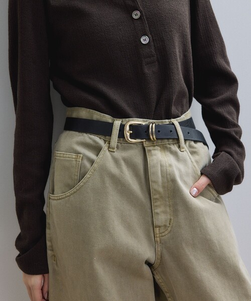 ADAM ET ROPE'（アダムエロペ）の「【サステナブル】ダブルリングスムースベルト（ベルト・レディース・シルバー/ゴールド・FREE）」の4枚目の写真