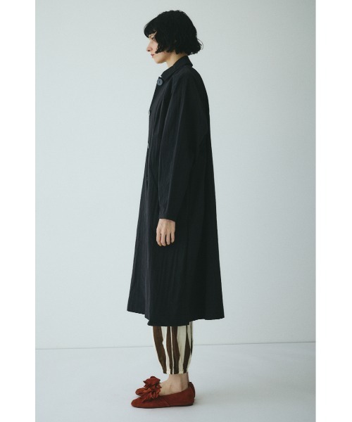 HeRIN.CYE(ヘリンドットサイ)の「Soutien collar coat ステンカラーコート(ステンカラーコート・レディース・ブラック/ブルー/オフホワイト・FREE)」の17枚目の写真