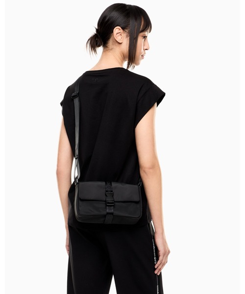 EMPORIO ARMANI EA7（エンポリオアルマーニイーエーセブン）の「<オンライン限定>【エンポリオ アルマーニ EA7】ショルダーバッグ テクニカルファブリック（ショルダーバッグ・レディース・ブラック・FREE）」の2枚目の写真
