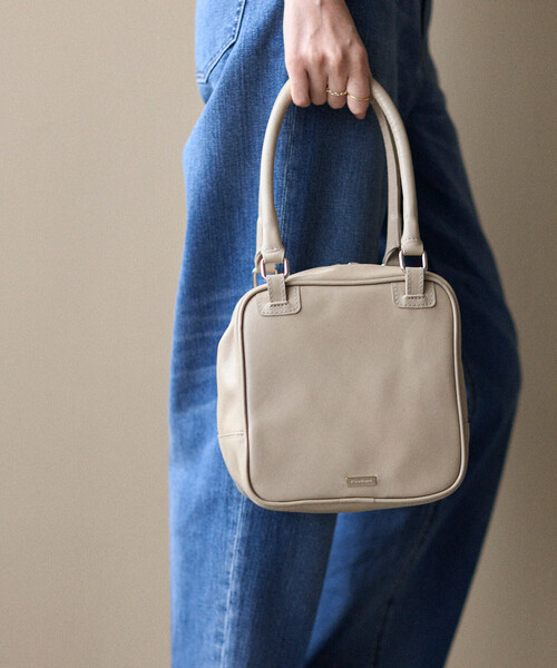 Firsthand（ファーストハンド）の「Firsthand/ファーストハンド レザー キュービック ボストンバッグ / 牛革 / 撥水レザー（ボストンバッグ・レディース・ベージュ/ブラック・ONE SIZE）」の7枚目の写真