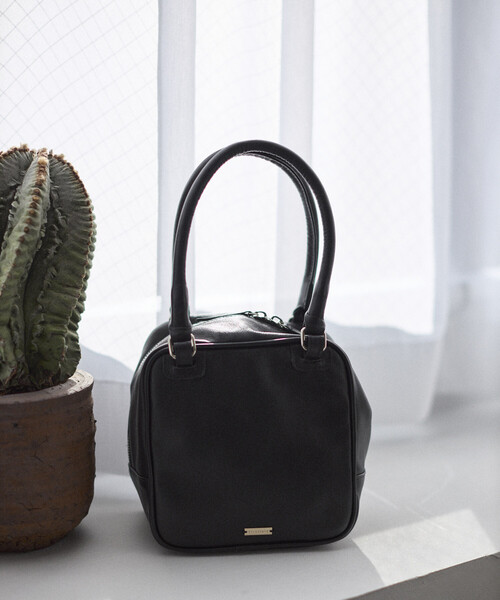 Firsthand（ファーストハンド）の「Firsthand/ファーストハンド レザー キュービック ボストンバッグ / 牛革 / 撥水レザー（ボストンバッグ・レディース・ベージュ/ブラック・ONE SIZE）」の8枚目の写真