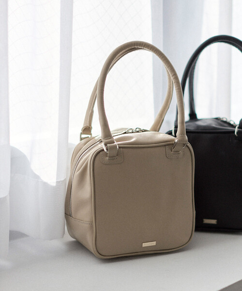 Firsthand（ファーストハンド）の「Firsthand/ファーストハンド レザー キュービック ボストンバッグ / 牛革 / 撥水レザー（ボストンバッグ・レディース・ベージュ/ブラック・ONE SIZE）」の10枚目の写真