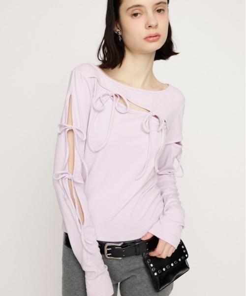 SLY(スライ)の「CUT OUT RIBBON TOPS カットアウトリボントップス 春服(Tシャツ/カットソー・レディース・ライトパープル/ブラック/オフホワイト・FREE)」の3枚目の写真