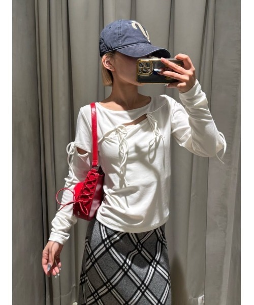 SLY(スライ)の「CUT OUT RIBBON TOPS カットアウトリボントップス 春服(Tシャツ/カットソー・レディース・ライトパープル/ブラック/オフホワイト・FREE)」の21枚目の写真