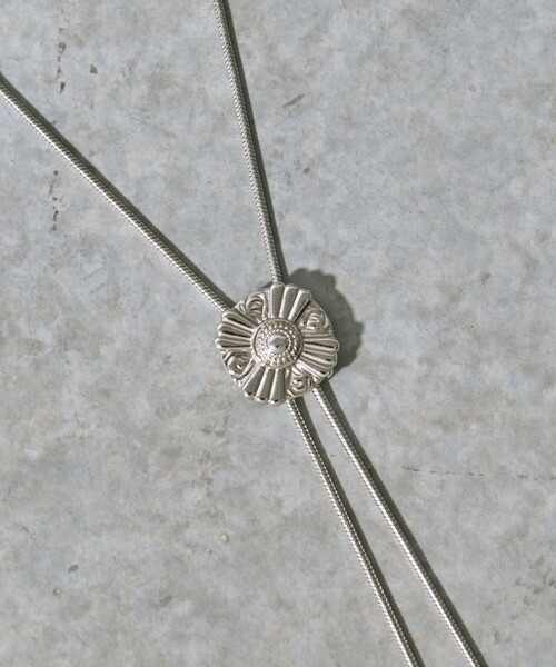 TOGA PULLA（トーガ　プルラ）の「【TOGA PULLA/トーガプルラ】Metal motif loop tie/メタルモチーフループタイ（ネックレス・レディース・シルバー・FREE）」の9枚目の写真