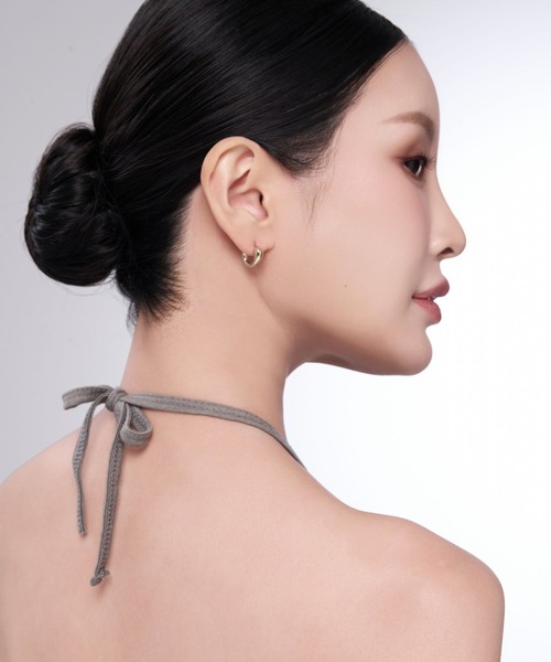 Lyvi(ライビィ)の「Drop Curve Hoop Pierce / 金属アレルギー対応(ピアス(両耳用)・レディース・シルバー/ゴールド・FREE)」の8枚目の写真