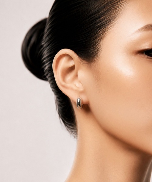 Lyvi(ライビィ)の「Drop Curve Hoop Pierce / 金属アレルギー対応(ピアス(両耳用)・レディース・シルバー/ゴールド・FREE)」の13枚目の写真