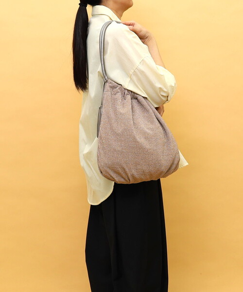 COOCO（クーコ）の「ラメ生地ループハンドルトートバッグ（トートバッグ・レディース・ネイビー/ピンクベージュ/サックスブルー/シルバー・FREE）」の14枚目の写真