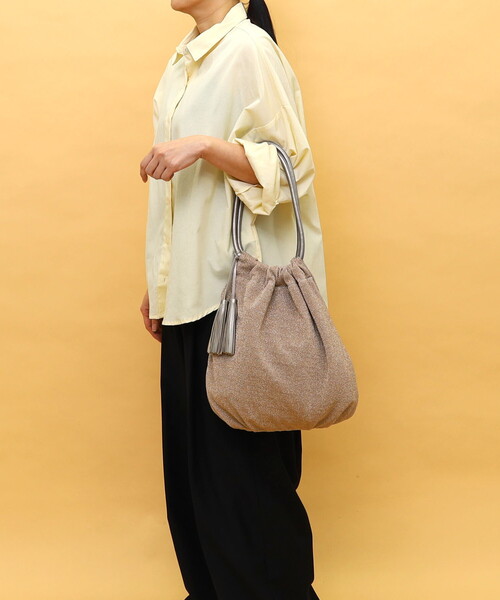 COOCO（クーコ）の「ラメ生地ループハンドルトートバッグ（トートバッグ・レディース・ネイビー/ピンクベージュ/サックスブルー/シルバー・FREE）」の16枚目の写真