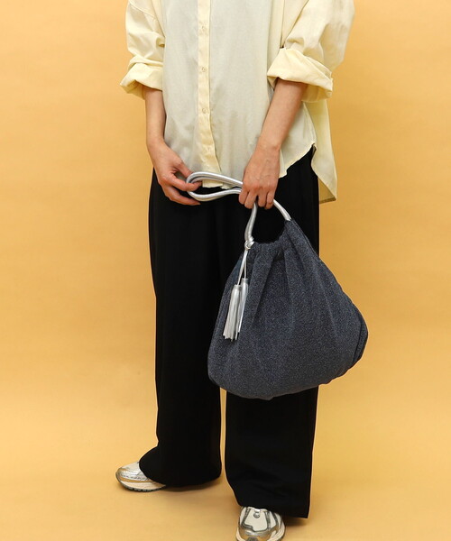 COOCO（クーコ）の「ラメ生地ループハンドルトートバッグ（トートバッグ・レディース・ネイビー/ピンクベージュ/サックスブルー/シルバー・FREE）」の18枚目の写真