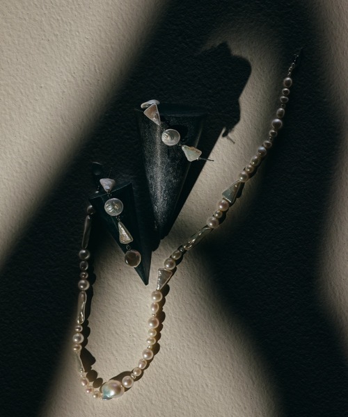 IRIS47（イリスフォーセブン）の「【IRIS 47】mozaic pearl pierce/モザイク パール ピアス（ピアス（両耳用）・レディース・ホワイト・FREE）」の6枚目の写真