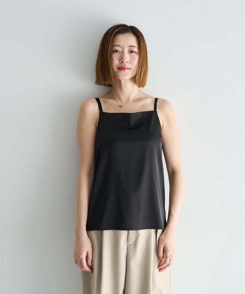 YECCA VECCA（イェッカヴェッカ）の「ボートネックサテンキャミ（キャミソール・レディース・ブラウン/ブラック/アイボリー・FREE）」の15枚目の写真
