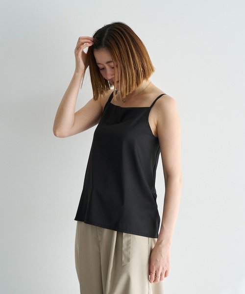 YECCA VECCA（イェッカヴェッカ）の「ボートネックサテンキャミ（キャミソール・レディース・ブラウン/ブラック/アイボリー・FREE）」の17枚目の写真