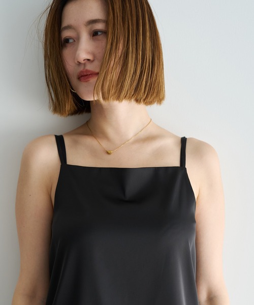 YECCA VECCA（イェッカヴェッカ）の「ボートネックサテンキャミ（キャミソール・レディース・ブラウン/ブラック/アイボリー・FREE）」の20枚目の写真
