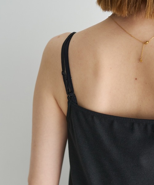 YECCA VECCA（イェッカヴェッカ）の「ボートネックサテンキャミ（キャミソール・レディース・ブラウン/ブラック/アイボリー・FREE）」の21枚目の写真