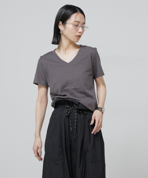 NANO universe(ナノユニバース)の「Anti Soaked(R) 汗染み防止VネックTシャツ(Tシャツ/カットソー・レディース・トップグレー/ブラック/ホワイト/チャコール・S/M/L)」の16枚目の写真