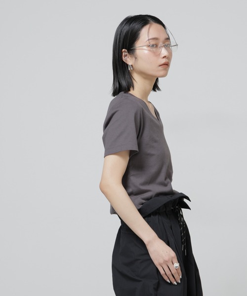 NANO universe(ナノユニバース)の「Anti Soaked(R) 汗染み防止VネックTシャツ(Tシャツ/カットソー・レディース・トップグレー/ブラック/ホワイト/チャコール・S/M/L)」の17枚目の写真
