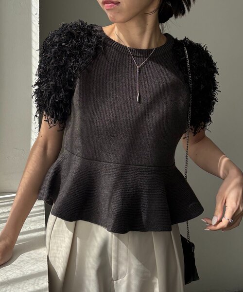 CAPRICIEUX LE'MAGE（カプリシューレマージュ）の「フリンジペプラムニット（ニット/セーター・レディース・チャコールグレー/ベージュ/ホワイト・FREE）」の3枚目の写真