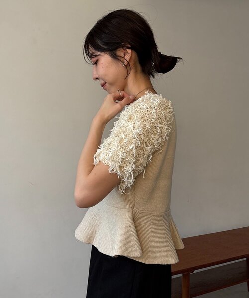 CAPRICIEUX LE'MAGE（カプリシューレマージュ）の「フリンジペプラムニット（ニット/セーター・レディース・チャコールグレー/ベージュ/ホワイト・FREE）」の5枚目の写真