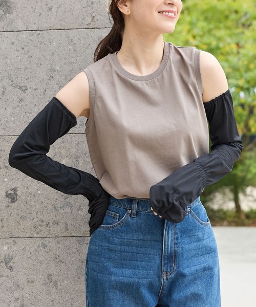 Honeys（ハニーズ）の「【ハニさら・接触冷感・ＵＶカット】指先まで守るアームカバー（アームカバー・レディース・ブラック/ライトグレー・FREE）」の5枚目の写真