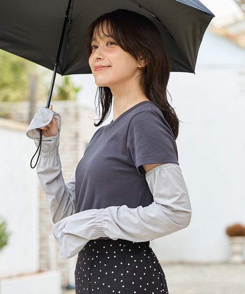 Honeys（ハニーズ）の「【ハニさら・接触冷感・ＵＶカット】指先まで守るアームカバー（アームカバー・レディース・ブラック/ライトグレー・FREE）」の7枚目の写真