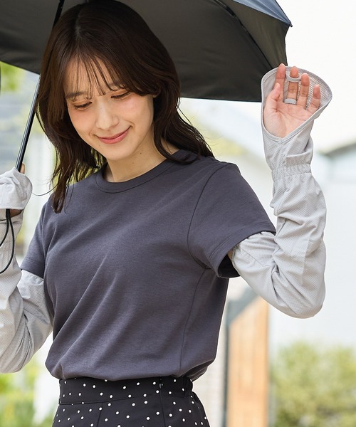 Honeys（ハニーズ）の「【ハニさら・接触冷感・ＵＶカット】指先まで守るアームカバー（アームカバー・レディース・ブラック/ライトグレー・FREE）」の9枚目の写真