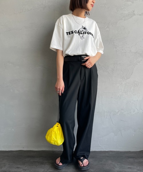 The Endless Summer（エンドレスサマー）の「[THE ENDLESS SUMMER/エンドレスサマー] 別注 TES CAL フロッキーロゴプリント カットオフTシャツ（Tシャツ/カットソー・レディース・ホワイト/ベージュ/ブラック・F）」の4枚目の写真